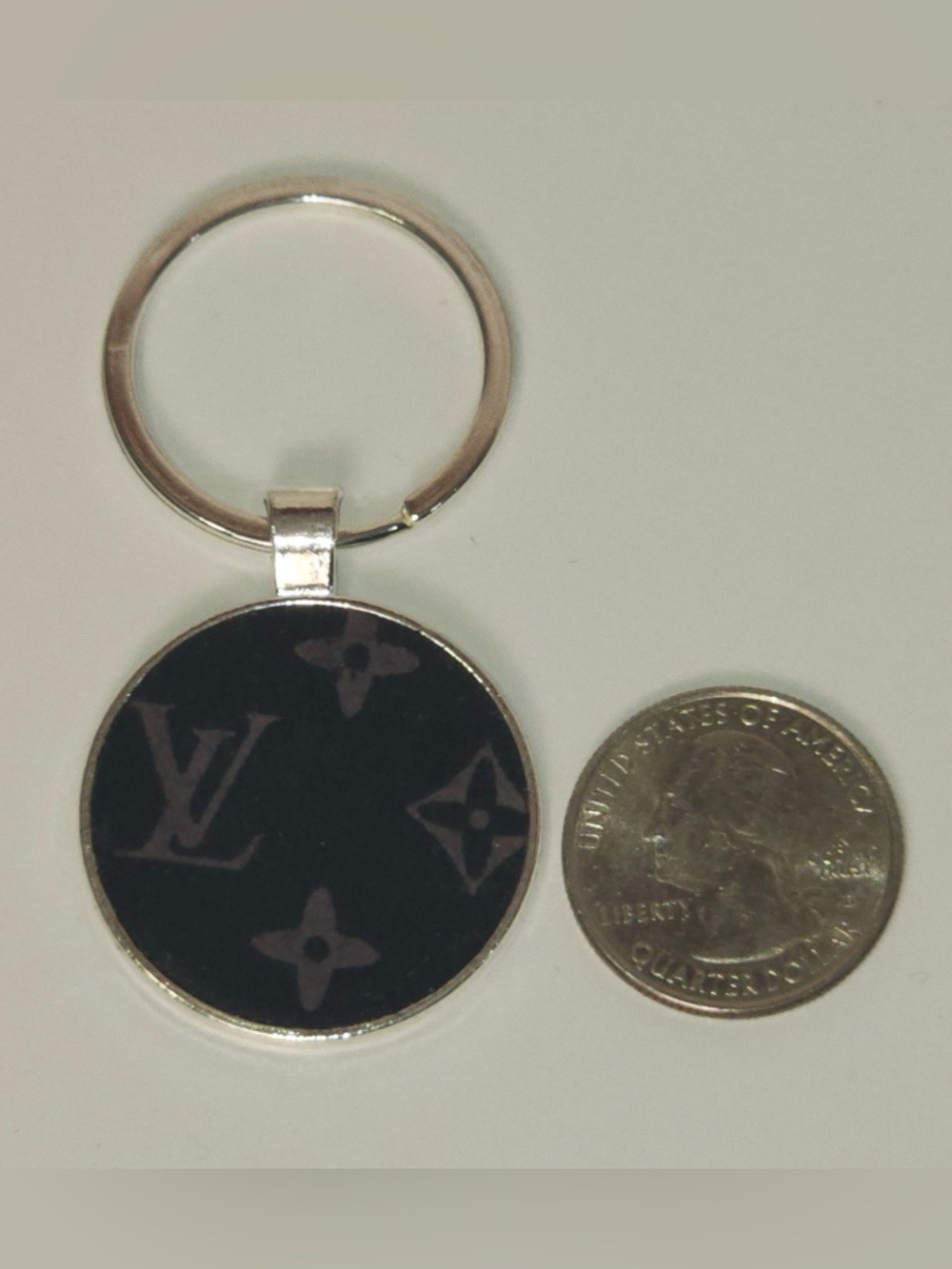 Louis Vuitton Suhali interior cloth Black Monogram Round Silver Keychain Ring - Picture 4 of 7
